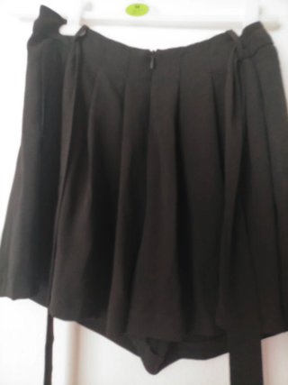 Falda pantalon negra.