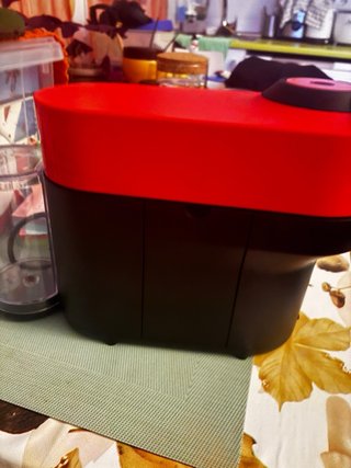 Macchina da caffè Nespresso Remato 18 rossa e nera