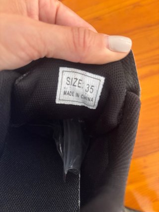 Zapatillas Negras Estilo Patín