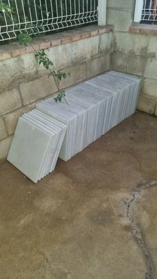 Losas de mármol blanco