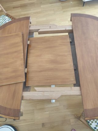 Mesa de madera redonda extensible