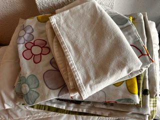 Juego sábanas cuna + edredón blanco