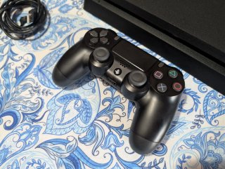 PS4 Slim Nera + 2 Giochi: God of War, Bioshock