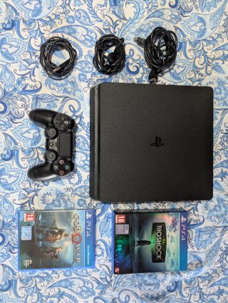 PS4 Slim Nera + 2 Giochi: God of War, Bioshock