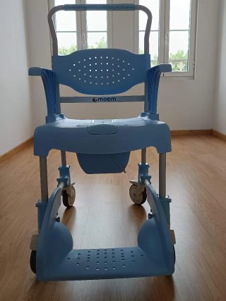 Silla de baño y desplazamiento doméstica perfecta