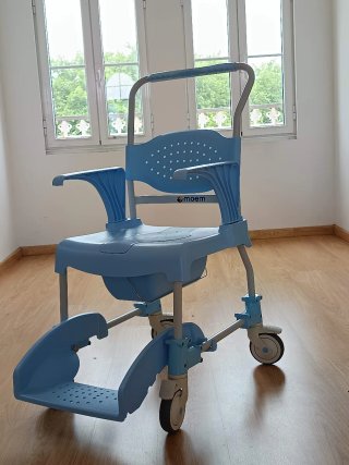 Silla de baño y desplazamiento doméstica perfecta