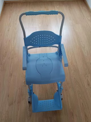 Silla de baño y desplazamiento doméstica perfecta