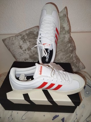 Zapatillas Adidas Blancas y Rojas