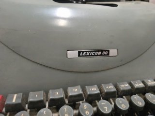 Máquina de escribir Hispano Olivetti Lexicon 80