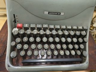 Máquina de escribir Hispano Olivetti Lexicon 80