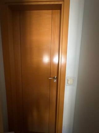 Puerta haya con greca