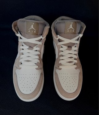 AIR JORDAN 1 MID