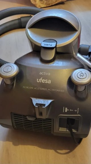 Aspiradora Ufesa Gris