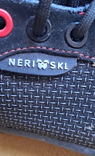 Zapatillas de seguridad marca Neri SKL