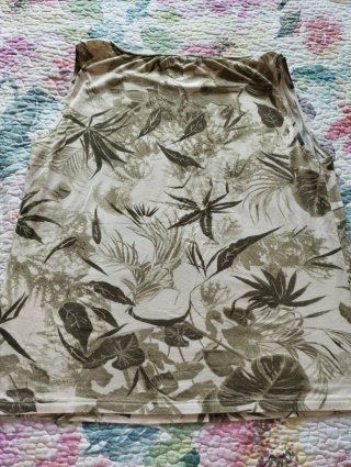 Camiseta de mujer con estampado floral