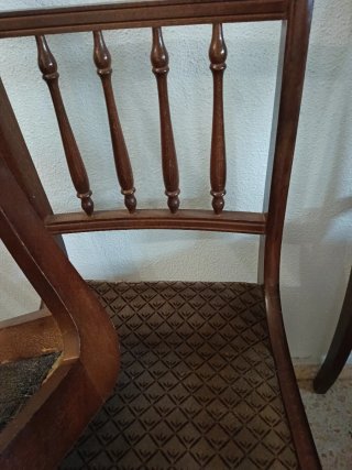 Conjunto de 4 sillas de madera para retapizar