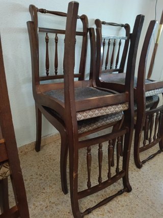 Conjunto de 4 sillas de madera para retapizar