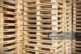 Palets de madera en grandes cantidades