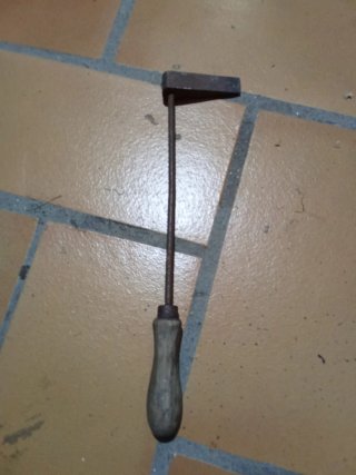 Soldador de estaño con mango de madera