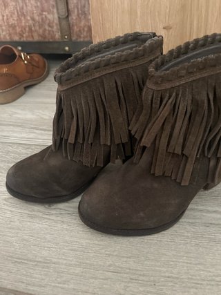 Botines marrones con flecos