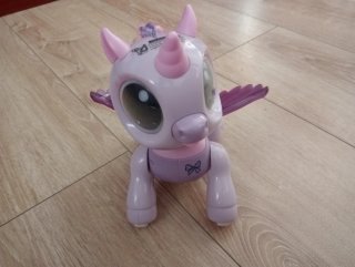 Muñeco unicornio morado con alas