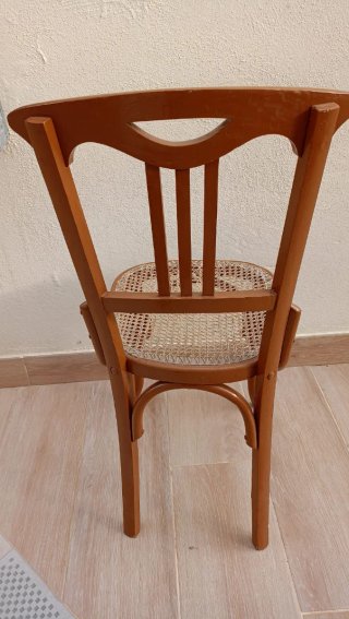 Silla de madera "Tonet" con asiento de rejilla