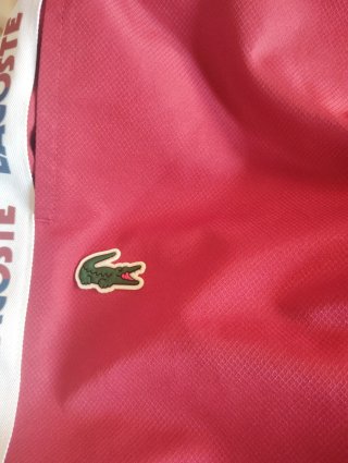 Pantalón deportivo Lacoste rojo y azul