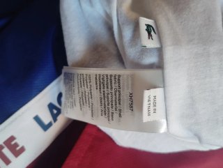 Pantalón deportivo Lacoste rojo y azul