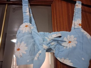 Top Bershka flores azul S