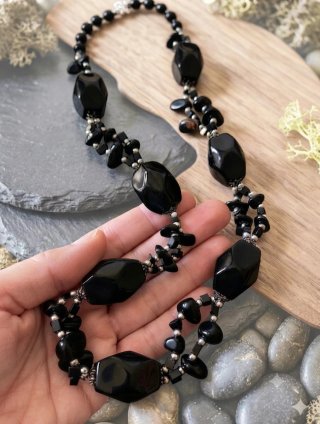 Collar artesanal piedras naturales negras