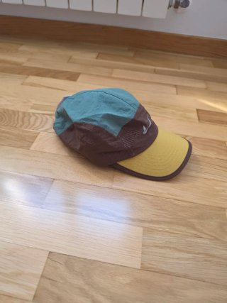 Gorra Nike Marrón, Verde Azulada y Amarilla