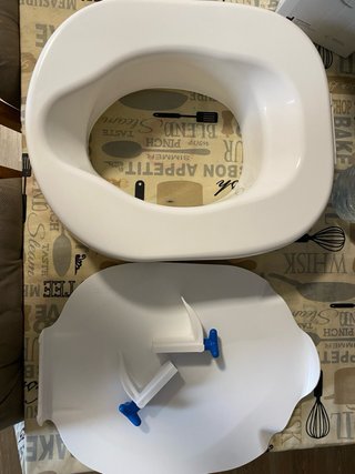 Asiento elevador para inodoro especial