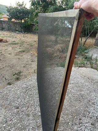 Mosquitera fija madera a medida montada en tu vent