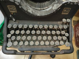 Máquina de escribir Hispano Olivetti HO M40