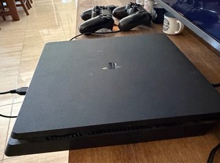 PS4 Slim 500GB Negra + Mandos