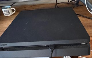 PS4 Slim 500GB Negra + Mandos