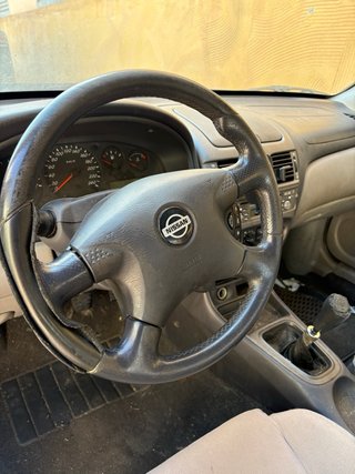 Nissan Almera 2001