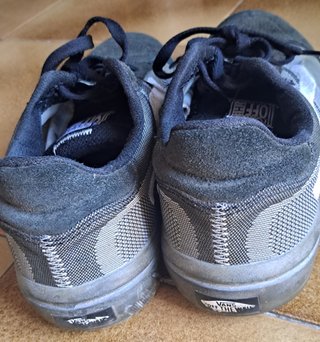 Zapatillas Vans Negras y Grises