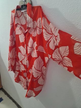 Camisa de verano con estampado floral