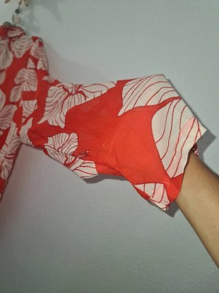 Camisa de verano con estampado floral