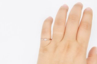 Anillo de oro blanco de 18k. Ref:038-01-01783