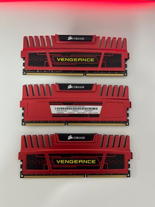 Corsair Vengeance 3x4GB RAM Roja