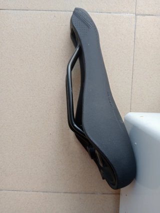 Sillín Crivit Memory Foam Negro