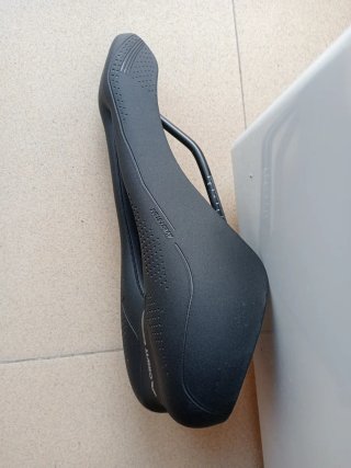 Sillín Crivit Memory Foam Negro