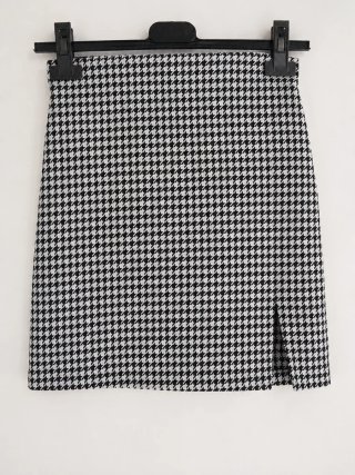 Falda corta estampada blanco y negro