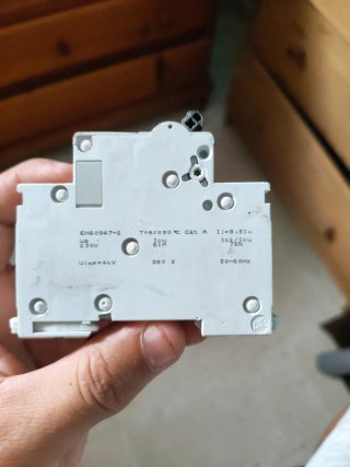 Interruptor Magnetotérmico Schneider 1P+N 25A
