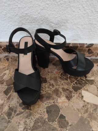 Sandalias de tacón negras
