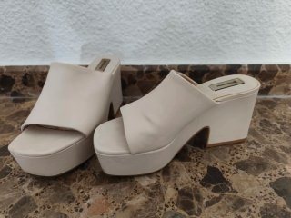Sandalias Beige Plataforma Tacón