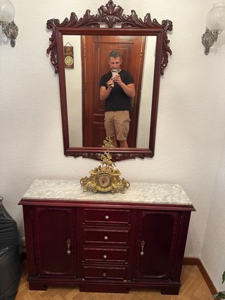Mueble de entrada con espejo y mármol