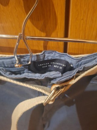 Pantalón corto hombre azul con cinturón